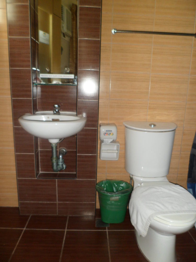 Riverside Inn Babuy Екстериор снимка