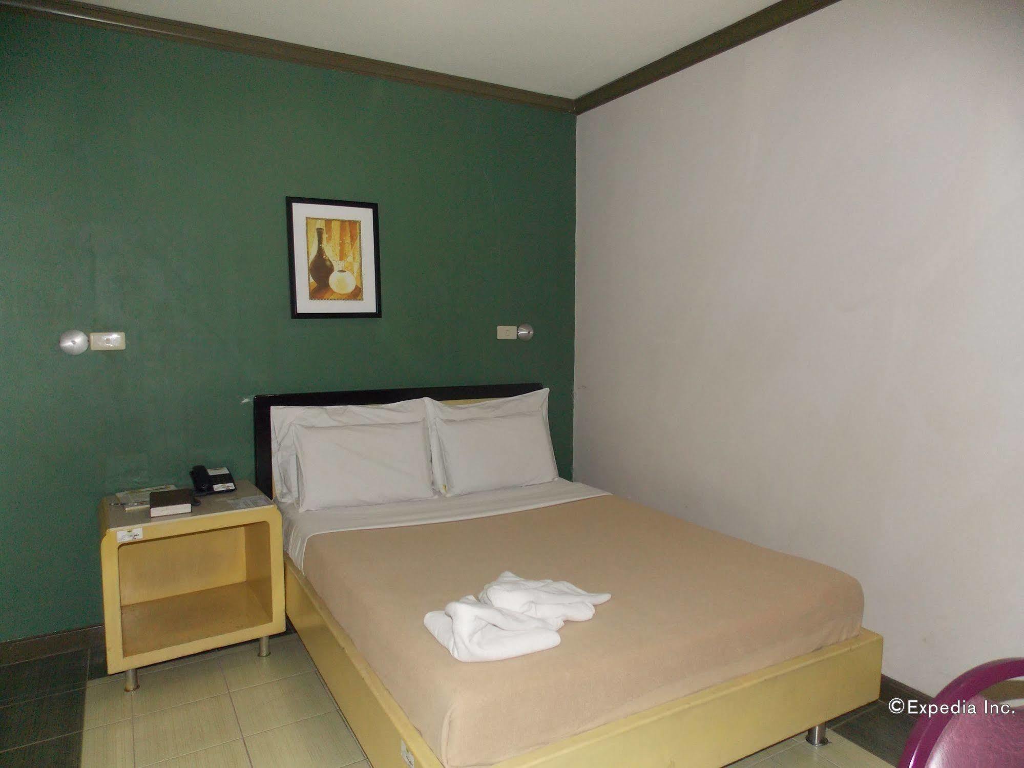 Riverside Inn Babuy Екстериор снимка